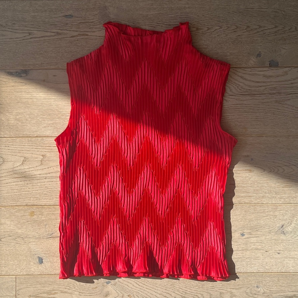 PLEATED MOCK NECK TOP